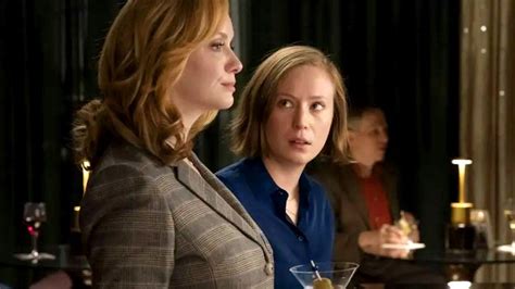 Hannah Einbinder & Christina Hendricks shade gay。